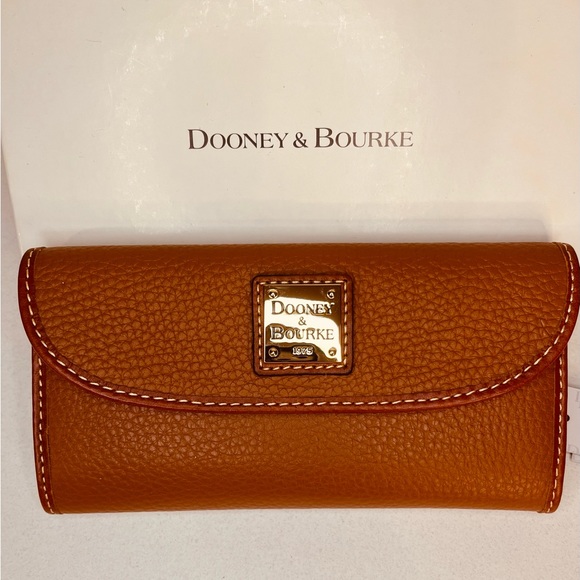 Dooney & Bourke Pebble Grain Continental Clutch Caramel NWT